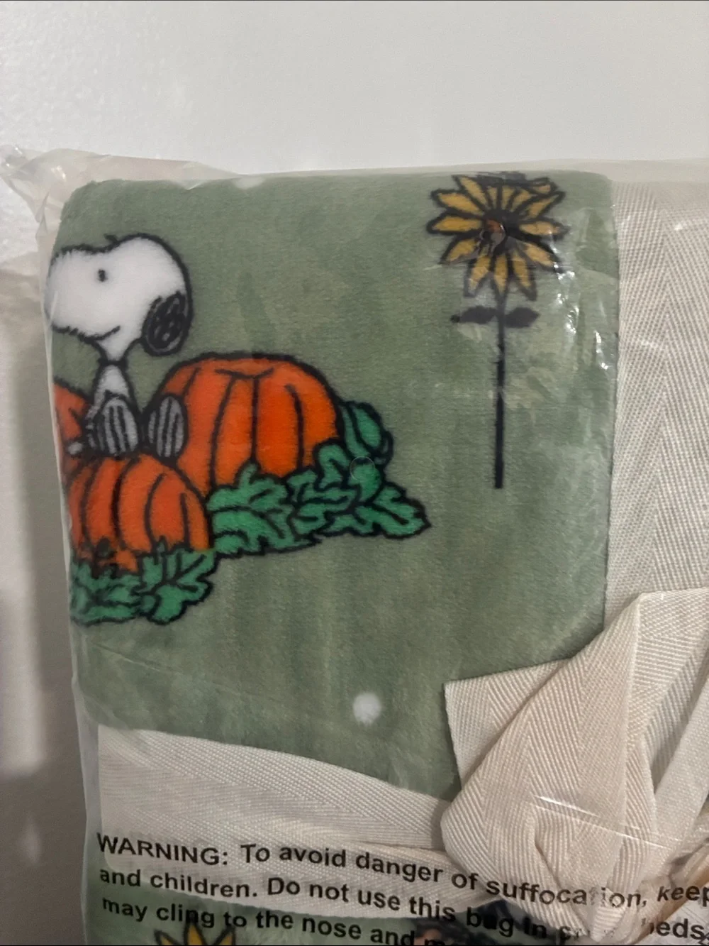 NWT-BERKSHIRE- Peanuts- Snoopy & Woodstock- Green Fall VelvetSoft Blanket 55x70